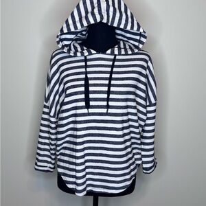 Forever 21, hooded sweat shirt, stripes, blue and white, relaxed, size m.